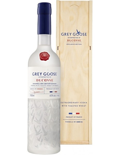 Водка "Grey Goose" Interpreted by Ducasse, wooden box, 0.7 л